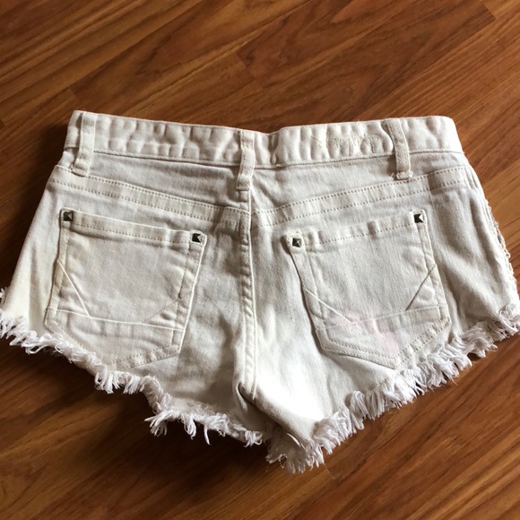 Day trip low rise shorties 😍😍 - Picture 2 of 5